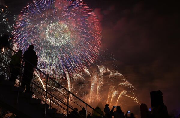 Фейерверк на закрытии фестиваля Круг света 2019 в Москве Фейерверк на закрытии фестиваля Круг света 2019 в Москве