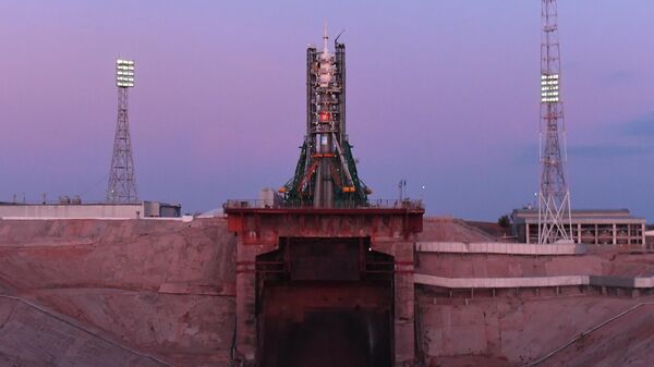 Ракета-носитель Союз-ФГ с пилотируемым кораблем Союз МС-15 на стартовом столе космодрома Байконур Ракета-носитель Союз-ФГ с пилотируемым кораблем Союз МС-15 на стартовом столе космодрома Байконур
