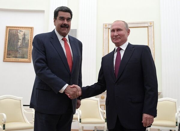 Президент РФ Владимир Путин и президент Венесуэлы Николас Мадуро во время встречи Президент РФ Владимир Путин и президент Венесуэлы Николас Мадуро во время встречи