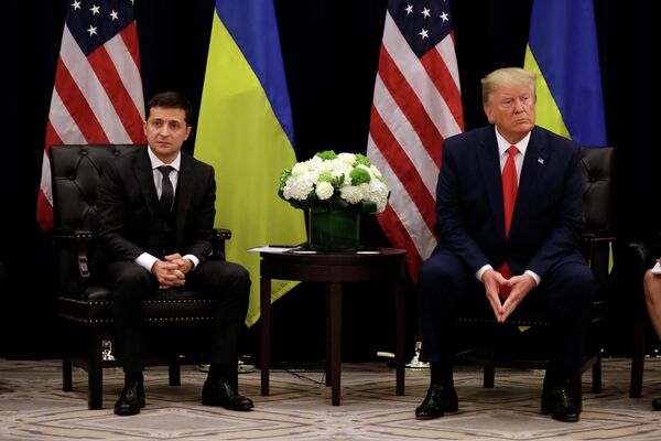 Президент Украины Владимир Зеленский и президент США Дональд Трамп во время встречи в Нью-Йорке, США. 25 сентября 2019 Президент Украины Владимир Зеленский и президент США Дональд Трамп во время встречи в Нью-Йорке, США. 25 сентября 2019