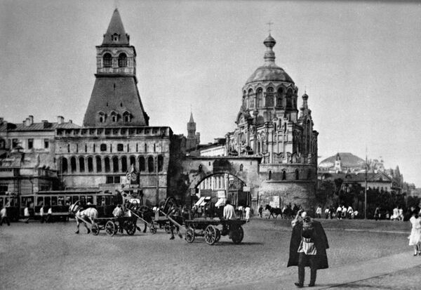 Москва в 1920-е годы. Лубянская площадь (с 1926 г. - площадь Дзержинского) Москва в 1920-е годы. Лубянская площадь (с 1926 г. - площадь Дзержинского)