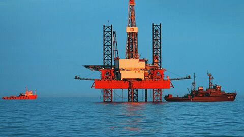 Самоподъемная плавучая буровая установка Астра в Каспийском море Самоподъемная плавучая буровая установка Астра в Каспийском море