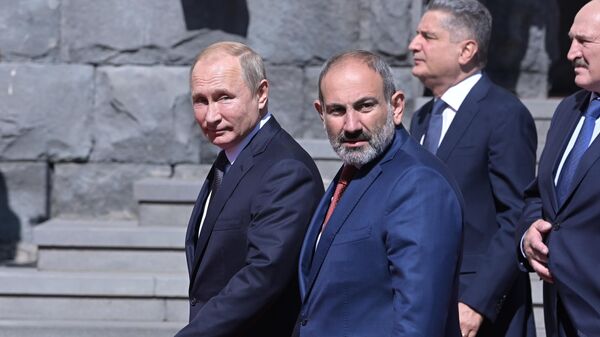 Президент РФ Владимир Путин и премьер-министр Армении Армении Никол Пашинян на саммите ЕАЭС в Ереване. 1 октября 2019 Президент РФ Владимир Путин и премьер-министр Армении Армении Никол Пашинян на саммите ЕАЭС в Ереване. 1 октября 2019