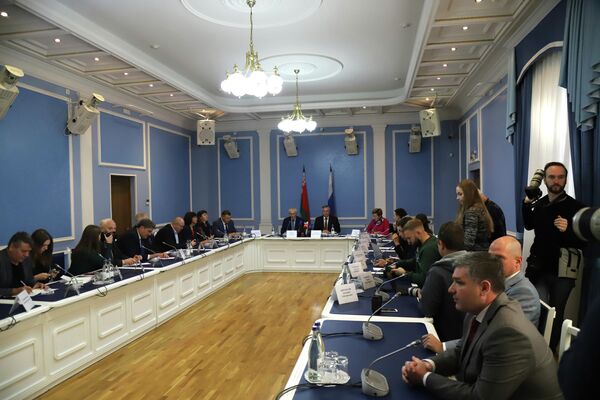 В рамках фестиваля состоялась встреча ответственного секретаря Парламентского Собрания Сергея Стрельченко, государственного секретаря Союзного государства Григория Рапоты, губернатора Ростовской области Василия Голубева и руководителей белорусских СМИ. В рамках фестиваля состоялась встреча ответственного секретаря Парламентского Собрания Сергея Стрельченко, государственного секретаря Союзного государства Григория Рапоты, губернатора Ростовской области Василия Голубева и руководителей белорусских СМИ.
