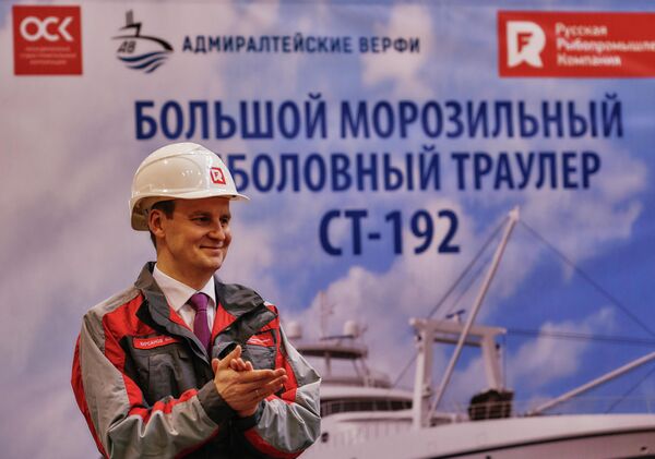 Несмотря на то, что подобных проектов российские верфи не выполняли ранее, работы ведутся в соответствии с графиком. Уверен, что мы успешно реализуем планы по строительству самой длинной серии судов подобных параметров. Сегодня мы видим реальные результаты государственной программы инвестиционных квот. Считаю, что этот эффективный механизм необходимо развивать и расширять, - отметил генеральный директор РРПК Фёдор Кирсанов. Несмотря на то, что подобных проектов российские верфи не выполняли ранее, работы ведутся в соответствии с графиком. Уверен, что мы успешно реализуем планы по строительству самой длинной серии судов подобных параметров. Сегодня мы видим реальные результаты государственной программы инвестиционных квот. Считаю, что этот эффективный механизм необходимо развивать и расширять, - отметил генеральный директор РРПК Фёдор Кирсанов.