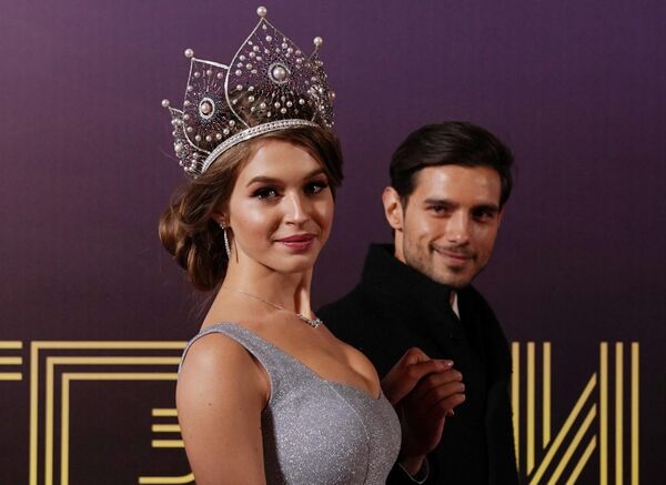 Мисс Россия 2019 Алина Санько перед началом церемонии вручения премии ТЭФИ - 2019 в номинации Вечерний прайм в Московском театре мюзикл Мисс Россия 2019 Алина Санько перед началом церемонии вручения премии ТЭФИ - 2019 в номинации Вечерний прайм в Московском театре мюзикл