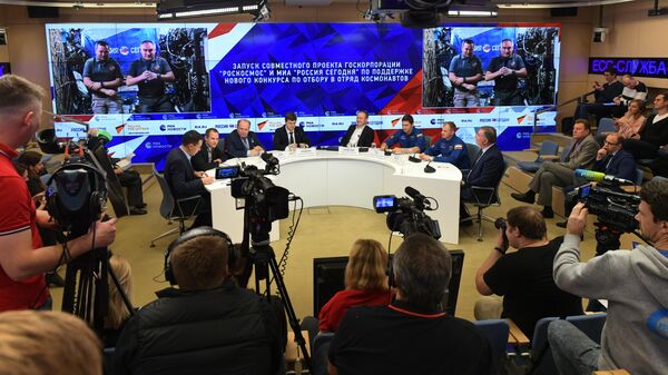Космонавты МКС ответили на вопросы читателей РИА Новости Космонавты МКС ответили на вопросы читателей РИА Новости