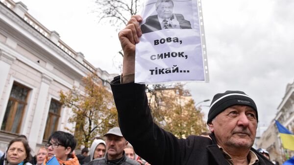 Участники акции Нет Капитуляции против согласования Киевом формулы Штайнмайера по урегулированию в Донбассе на площади Независимости в Киеве Участники акции Нет Капитуляции против согласования Киевом формулы Штайнмайера по урегулированию в Донбассе на площади Независимости в Киеве