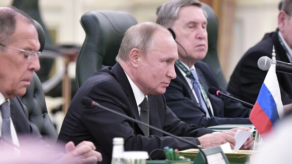 Президент РФ Владимир Путин на российско-саудовских переговорах Президент РФ Владимир Путин на российско-саудовских переговорах