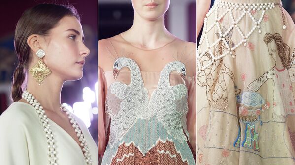Модели демонстрируют одежду из новой коллекции Alena Akhmadullina в рамках Mercedes-Benz Fashion Week Russia в Государственном музее изобразительных искусств имени А. С. Пушкина в Москве Модели демонстрируют одежду из новой коллекции Alena Akhmadullina в рамках Mercedes-Benz Fashion Week Russia в Государственном музее изобразительных искусств имени А. С. Пушкина в Москве
