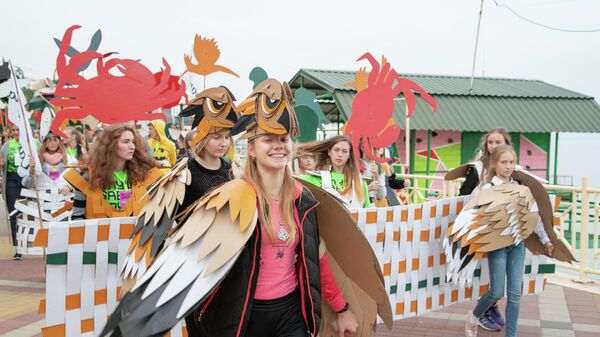 Участники карнавала на фестивале Алушта. Green Участники карнавала на фестивале Алушта. Green
