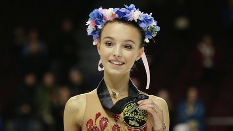 Анна Щербакова (Россия), выигравшая золотую медаль на первом этапе Гран-при Skate America в Лас-Вегасе (США) Анна Щербакова (Россия), выигравшая золотую медаль на первом этапе Гран-при Skate America в Лас-Вегасе (США)