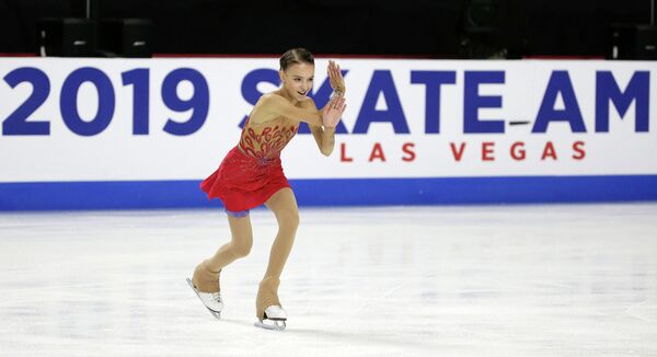 Анна Щербакова (Россия) во время выступления на первом этапе Гран-при Skate America в Лас-Вегасе (США) Анна Щербакова (Россия) во время выступления на первом этапе Гран-при Skate America в Лас-Вегасе (США)