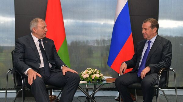 Председатель правительства РФ Дмитрий Медведев и премьер-министр Белоруссии Сергей Румас Председатель правительства РФ Дмитрий Медведев и премьер-министр Белоруссии Сергей Румас