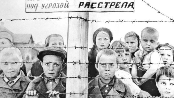 Узники финского концлагеря в Петрозаводске, справа Клавдия Нюппиева Узники финского концлагеря в Петрозаводске, справа Клавдия Нюппиева