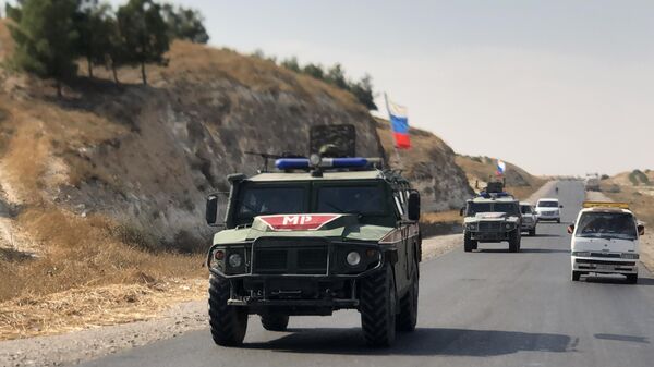 Бронеавтомобили военной полиции РФ на северо-востоке провинции Алеппо в Сирии Бронеавтомобили военной полиции РФ на северо-востоке провинции Алеппо в Сирии