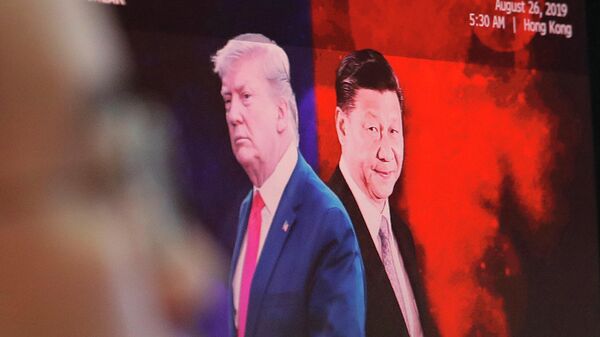 Изображение президента США Дональда Трампа и председателя КНР Си Цзиньпина на мониторе компьютера Изображение президента США Дональда Трампа и председателя КНР Си Цзиньпина на мониторе компьютера