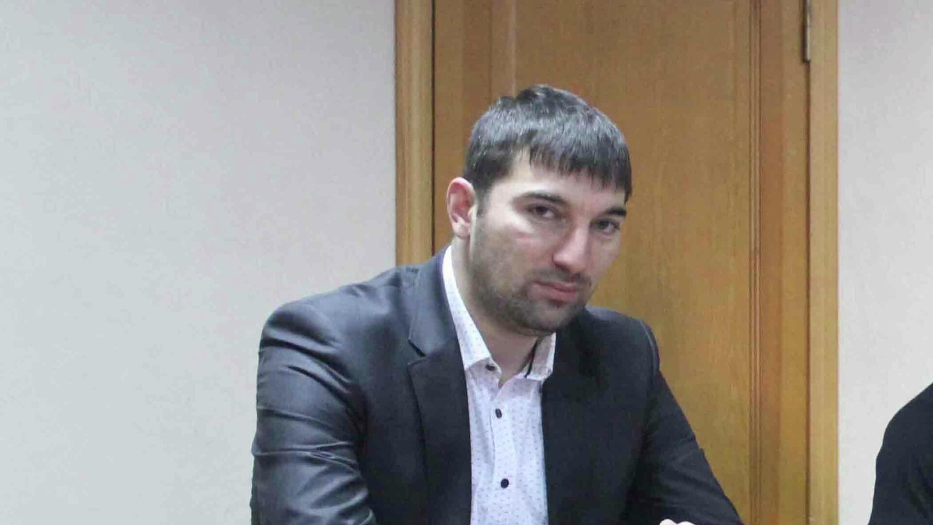 Суд заочно арестовал обвиняемых в убийстве главы Центра "Э" в Ингушетии