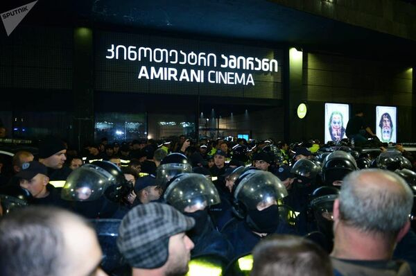 Акция протеста против показа премьеры фильма А потом мы танцевали в Тбилиси Акция протеста против показа премьеры фильма А потом мы танцевали в Тбилиси
