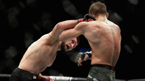 Хабиб Нурмагомедов в бою с Конором Макгрегором в рамках турнира UFC 229 в Лас-Вегасе Хабиб Нурмагомедов в бою с Конором Макгрегором в рамках турнира UFC 229 в Лас-Вегасе