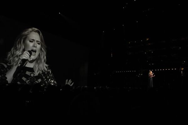 Британская певица Адель выступает на 59-й ежегодной премии Grammy music Awards 12 февраля 2017 года Британская певица Адель выступает на 59-й ежегодной премии Grammy music Awards 12 февраля 2017 года