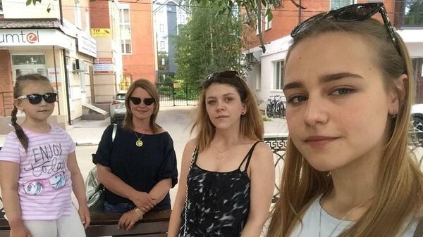 Татьяна Кирсанова с дочерьми Татьяна Кирсанова с дочерьми
