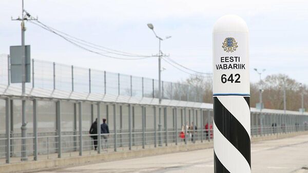 Пограничный столб на эстонско-российской границе в Нарве Пограничный столб на эстонско-российской границе в Нарве