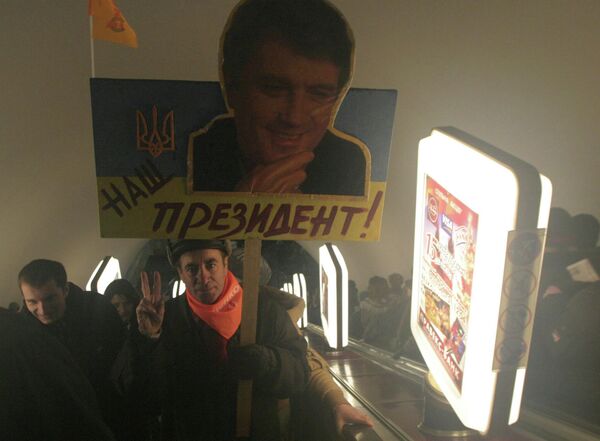 Сторонники Виктора Ющенко в киевском метро Сторонники Виктора Ющенко в киевском метро