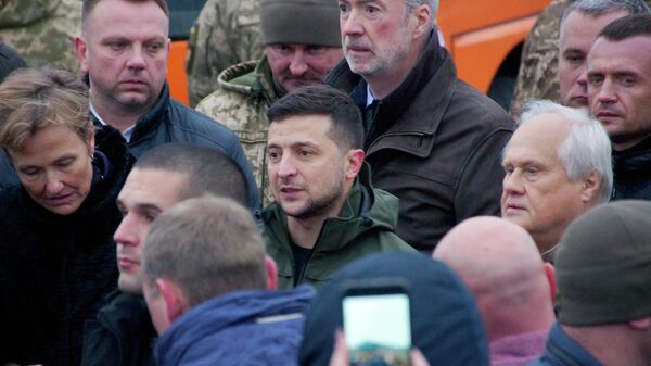 Президент Украины Владимир Зеленский на открытии восстановленного пешеходного моста в районе КПП Станица Луганская. 20 ноября 2019 Президент Украины Владимир Зеленский на открытии восстановленного пешеходного моста в районе КПП Станица Луганская. 20 ноября 2019