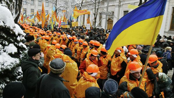 Сторонники кандидата в президенты Украины Виктора Ющенко в Киеве, 2004 год Сторонники кандидата в президенты Украины Виктора Ющенко в Киеве, 2004 год