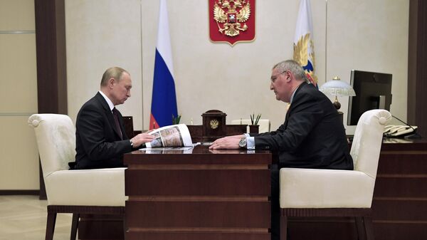 Владимир Путин и генеральный директор Государственной корпорации по космической деятельности Роскосмос Дмитрий Рогозин во время встречи Владимир Путин и генеральный директор Государственной корпорации по космической деятельности Роскосмос Дмитрий Рогозин во время встречи