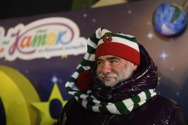 Глава группы компаний Bosco di Ciliegi Михаил Куснирович во время открытия ГУМ-Катка на Красной площади. Глава группы компаний Bosco di Ciliegi Михаил Куснирович во время открытия ГУМ-Катка на Красной площади.
