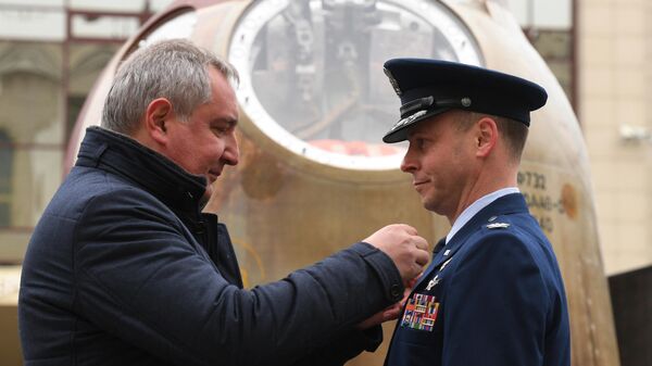 Открытие памятника Союз МС-10 Открытие памятника Союз МС-10