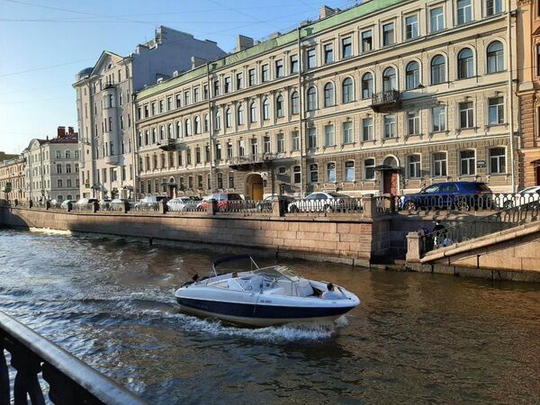 Набережная в Санкт-Петербурге Набережная в Санкт-Петербурге