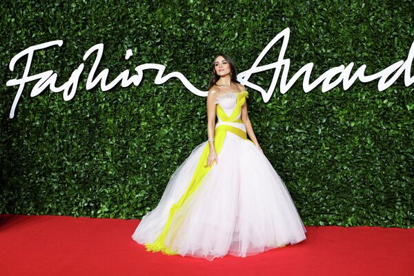 Модель и актриса Оливия Калпо на церемонии вручения премии British Fashion Awards 2019 Модель и актриса Оливия Калпо на церемонии вручения премии British Fashion Awards 2019