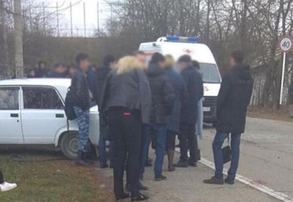 В Майкопе автомобиль наехал на четверых подростков. 3 декабря 2019 В Майкопе автомобиль наехал на четверых подростков. 3 декабря 2019