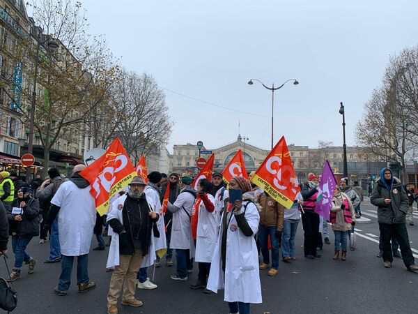 Во время демонстрации в Париже, Франция. 5 декабря 2019 Во время демонстрации в Париже, Франция. 5 декабря 2019