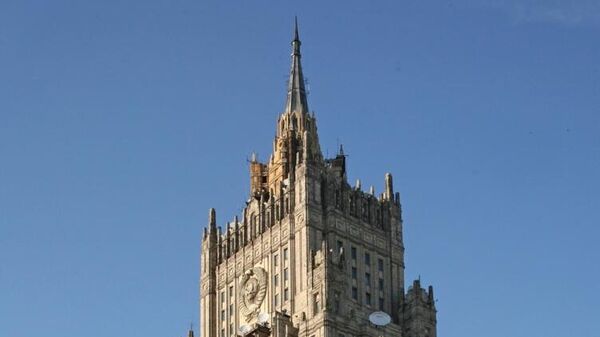 Здание МИД России на Смоленской площади в Москве, арх. В.Г.Гельфрейх, М.А.Минкус, 1948-53 гг. Здание МИД России на Смоленской площади в Москве, арх. В.Г.Гельфрейх, М.А.Минкус, 1948-53 гг.