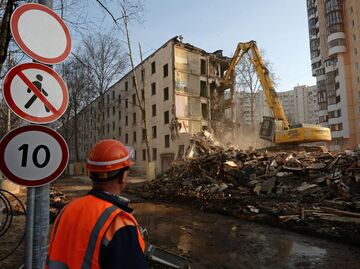 Снос ветхого жилого дома Снос ветхого жилого дома