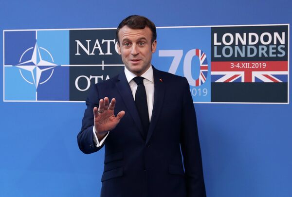 Президент Франции Эммануэль Макрон перед встречей с лидерами стран-участниц НАТО в Лондоне Президент Франции Эммануэль Макрон перед встречей с лидерами стран-участниц НАТО в Лондоне