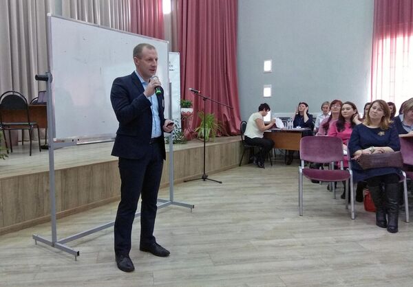 Алексей Овчинников проводит мастер-класс на педагогическом форуме в Рязани Алексей Овчинников проводит мастер-класс на педагогическом форуме в Рязани