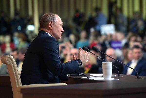 Президент РФ Владимир Путин на большой ежегодной пресс-конференции Президент РФ Владимир Путин на большой ежегодной пресс-конференции