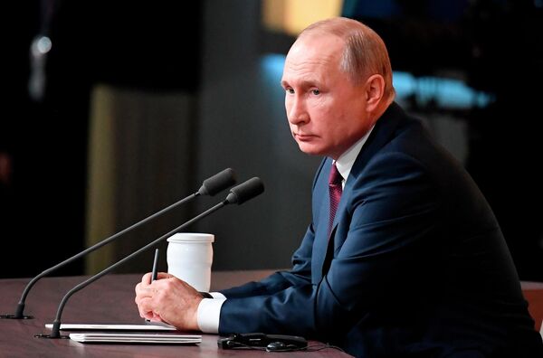 Президент РФ Владимир Путин на ежегодной большой пресс-конференции Президент РФ Владимир Путин на ежегодной большой пресс-конференции