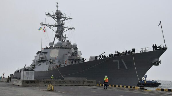 Американский ракетный эсминец USS Ross в порту Одессы Американский ракетный эсминец USS Ross в порту Одессы