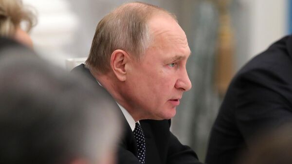 Президент РФ Владимир Путин во время встречи с руководством Государственной Думы РФ и Совета Федерации РФ Президент РФ Владимир Путин во время встречи с руководством Государственной Думы РФ и Совета Федерации РФ