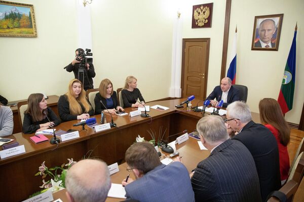 Глава КЧР Рашид Темрезов на встрече с представителями федеральных и региональных СМИ Глава КЧР Рашид Темрезов на встрече с представителями федеральных и региональных СМИ