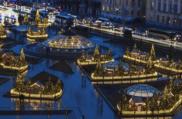 Новогоднее украшение центральных площадей и улиц Москвы Новогоднее украшение центральных площадей и улиц Москвы