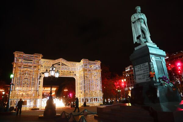 Новогоднее украшение центральных площадей и улиц Москвы Новогоднее украшение центральных площадей и улиц Москвы