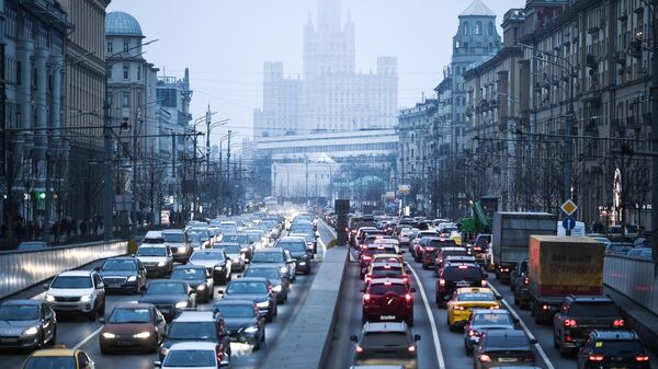 Автомобили на Садовом кольце в Москве Автомобили на Садовом кольце в Москве