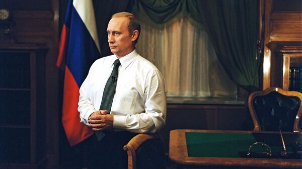 Фотография Владимира Путина, опубликованная на сайте 20.kremlin.ru. 11 июля 2001 года Фотография Владимира Путина, опубликованная на сайте 20.kremlin.ru. 11 июля 2001 года